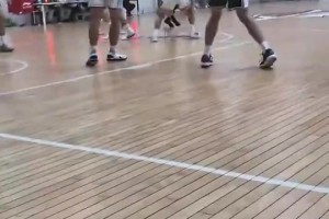 打服对手球迷！捷克球迷向韩旭索要签名&合照