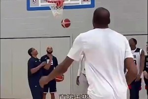 无情打爆~杜兰特和库里昔日玩美式单挑，这根本防不了啊！