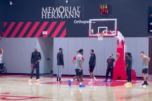 拉开空间就靠你们了！杜兰特、伊森&博格丹练习接球三分投射